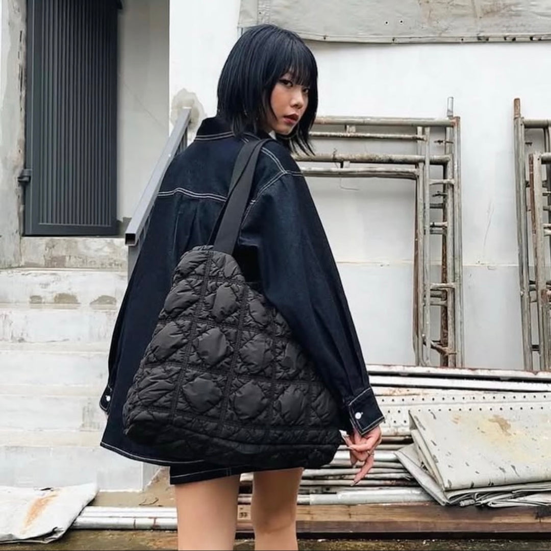 Carlyn Weekender in Black