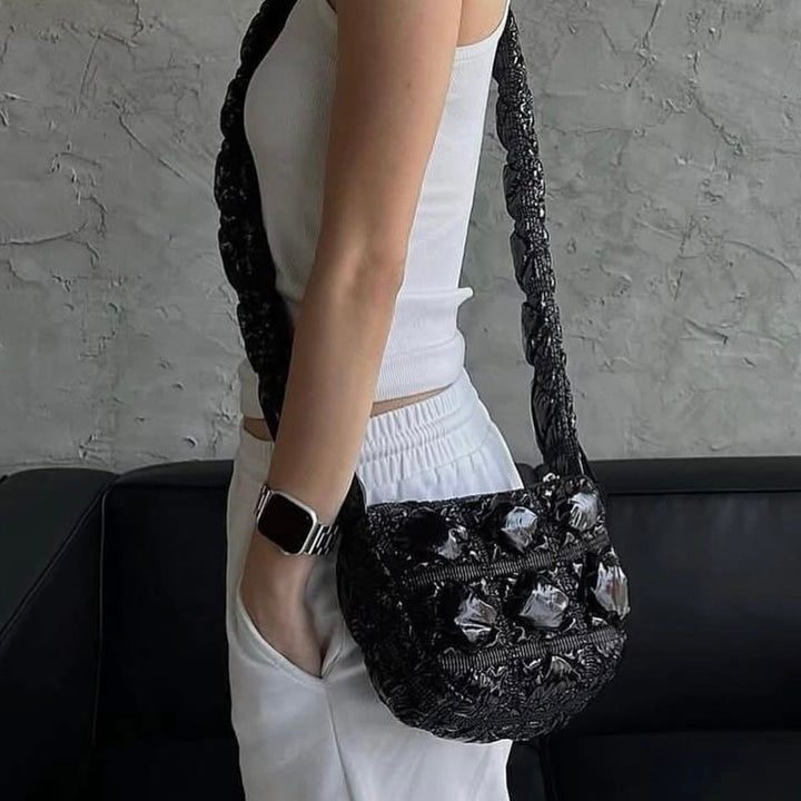 Carlyn Poing In Glossy Black